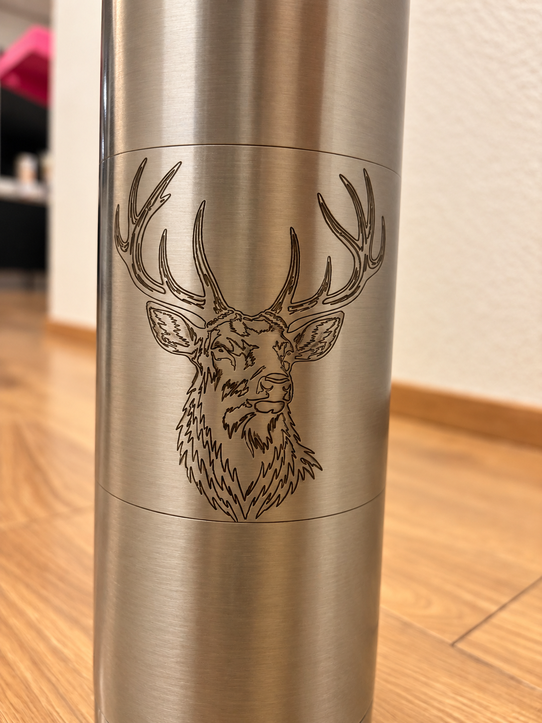 Thermosflasche mit Hirsch-Gravur