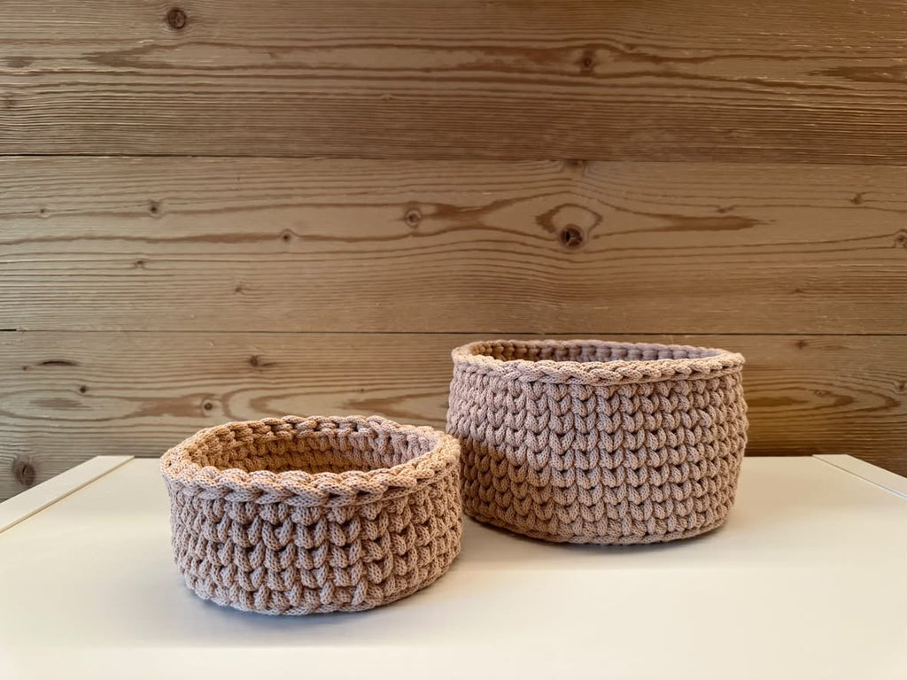 Handgemachte Körbchen mit Holzboden / Nuv Creativ